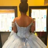 Ljusblå bollklänning quinceanera klänningar spaghetti remsor kristall pärlor tiered off axel puffy tulle söt 16 fest prom kvällsklänningar