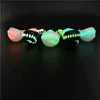 Tubi da 4 pollici Glow In The Dark Hand Pipes Scorpion Spoon Pipe Tubi di fumo di vetro Heady Glass Dry Herb Pipe Oil Burner DHL GID10