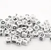 1000pcs mycket blandat alfabetet Letter Acrylic Flat Cube Spacer Beads Charms för smycken som gör 6mm281b