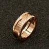 Paar Fingerringe Römische Zahl Buchstabe Imitierte Federringe Für Frauen Männer Band 18 Karat Roségold Titan Stahl Ring Neuartiger Designerschmuck