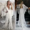 Bohemian Country V Neck Wedding Dresses Långärmad spets Appliced ​​Boho Bröllopsklänningar Sop Train Beach Garden Luxury Brudklänning