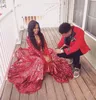 2019 Sparkly Red Lantejoulas Vestidos de Baile Sexy Profundo Decote Em V Alta Baixa Trem Da Varredura Mangas Compridas Menina Negra Formal Desgaste da Noite Plus Size
