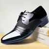 Luxo Clássico Homem Apontou Toe Sapatos de Marca de Couro de Patente Dos Homens Sapatos de Casamento Preto Sapatos Formais Oxford Tamanho Grande moda