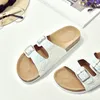 Hot Sale-des Double Buckle Clogs Kvinnor Slip på Flip Flops Flats Sko