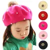 Dzieci pompoms beret hat solidny kolor Pearl Cap Girl