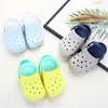 Kids Beach Pantofle Lato Chłopcy Dziewczęta Kryty Moda Solid Color Hole Buty Dziecięce Berbeć śliskie Dziewczyna Sandały i kapcie Buty Dzieci