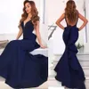 Marineblaue Meerjungfrau-lange Brautjungfernkleider mit tiefem V-Ausschnitt, rückenfrei, Rüschen, Abendkleid, Satin, Sweep-Zug, Abendpartykleid BD8981