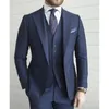 Haute qualité deux boutons bleu marine smokings marié revers cranté hommes costumes mariage/bal/dîner meilleur homme blazer (veste + pantalon + gilet + cravate) W428