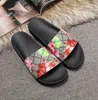 Designer tofflor gummi glid lyxig sandal blommor brokad män tofflor bottnar flip flops kvinnor randig strand kausal toffel US 36-45