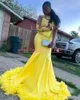 美しい黄色の人魚のレースのウエディングドレス2019羽毛中空の薄いアフリカの正式なパーティーの黒人の女の子のイブニングガウンゲストウェアローブデゾーリー
