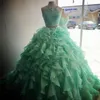 2019 Mintgrün Zweiteilige Quinceanera-Kleider Rüschen Organza Mädchenkleider Applikationen Kristalle Süße 16 Jahre Vestidos De 15 Anos QC1367