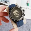 Popularne zegarki Mężczyźni Czaszka Szkielet Kalendarz Styl Wielofunkcyjny Gumowy Zespół Quartz Wrist Watch 3 Małe tarcze mogą pracować x90