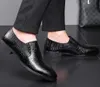 Designer merk schoenen echte lederen mannen oxford schoenen puntige teen man jurk slip op mannelijke bruiloftsschoen