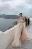 2020 Champagne Bröllopsklänningar Plus Storlek Halter Lace Appliques Beaded High Split Vestido de Noiva A Line Beach Wedding Bridal Grows