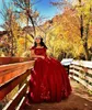 2020 Burgundy Mörk Röd Quinceanera Klänningar Av Skulder Satin Lace 3D Appliques Puffy Long Sweet 16 Plus Storlek Party Dress Prom Evening Gowns