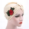 새로운 인도 여성 Stretchable 코튼 Turban 모자 아플리케 장미 꽃 자수 머리띠 랩 Chemo 두건 Hijab Pleated Indian Cap