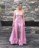 Fancy Hot Pink Långärmad Prom Klänningar med Avtagbar Tåg Lace Applique Sheer Jewel Neck Illusion Bodice Formell Klänningar Kvällskläder