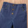 Ny småbarnflickor blå jeans knappar mager blossade jeans barn stretchy denim klockbottar långa byxor baby casual kläder