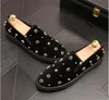 Trendsetter Gold Silver rebite do punk rock na moda calçados casuais sapatos de homens britânicos Passeio masculino vestido mocassins zapatos hombre