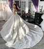 2020 Luxury Princess Bröllopsklänningar Långärmad En Linje Lace 3D Floral Appliques Bead Bridal Gowns Sweep Train Plus Storlek Bröllopsklänning