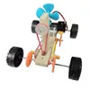Kinderwetenschappen en technologie Kleine uitvinding Materiële maker bedenkt elektrische auto student popularisatie-experiment