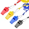 Plastic fluitjes met lanyard 4 packs set voor coach scheidsrechter sport match survival noodsituatie 4 kleuren zwart blauw geel rood