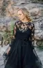 2019 Country Black Robes de mariée avec manches longues Bolero Jacket Bretelles spaghetti Tiered Puffry Jupe Dentelle et Tulle Robes de mariée gothiques