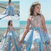 Gorąca Sprzedaż Niebo Niebieski Kwiat Dziewczyny Sukienki Koronki 3D Kwiatowe Aplikacje Bez Rękawów Sash Bow Kids Girls Pageant Dress Princess Tanie Suknie Urodzinowe