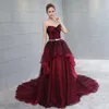 2019 New Arrival preto e vermelho gótico do casamento do espartilho Vestido Querida Vintage Voltar mulheres não brancas vestidos de noiva com cor