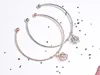 Großhandel - Das neue Roségold-Armband mit Kontraktionsöffnung für Damen, einfache und vielseitige Accessoires, Zirkon-Blumenarmbänder, Direktverkauf