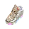 تصميم جديد 2017 جديد طفل رضيع أزياء أحذية رياضية ستار مضيئة الطفل عارضة الملونة ضوء الأحذية طفل بوي الفتيات الأحذية