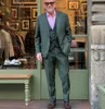 Green Wedding Men Garnitury 2019 Trzy kawałek Groom Tuxedos Peaked Lapel Trim Fit Men Party Suit Custom Made Groomsmen Garnitury (Kurtka + Spodnie + Kamizelka)