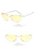2019 Cool Vintage Cat Eye Solglasögon Semi-Rimless Fashion Cateye Kvinnor Solglasögon 10 Färger Metall Hinge Billiga Partihandel Glasögon YD0105