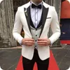Новый стиль Groomsmen Ivory + черный Groom Tuxedos Пик сатин отворот Мужские костюмы Свадебные Шафер Жених (куртка + брюки + жилет + галстук) L367