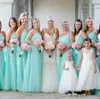2019 Billiga Mint Green Bridesmaid Dresses Elegant Long Maid of Honor Gown Halter Formal Prom Evening Dresses