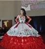 Najnowsze haftowe sukienki Quinceanera Applqiues koraliki słodkie 16 konkurs