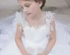 Pretty White Flower Girl Kleider für Hochzeiten 2019 Tüll ärmellose Spitze Applique Perlen Mädchen Pageant Kleider Federn Kids Formal Dress