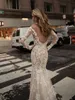 Berta 3D Blommorapparat Bröllopsklänningar med långa ärmar av axel Backless Trumpet Brudklänningar Lace Mermaid Bröllopsklänning 3919