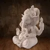 Scultura in arenaria intagliata a mano Ganesha Dio Statua della statuetta testa di elefante Decorazione della scrivania di casa Artigianato