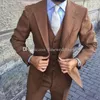 Mais Recentes Padrinhos Castanhos Notch Lapel Noivo Smokings Men Suits Casamento / Prom / Jantar Melhor Homem Blazer (Casaco+Gravata+Colete+Calças) 581