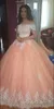 2018 Blush Rose Robe De Bal Quinceanera Robes Bateau Cou Manches Courtes Appliques Tulle Plus La Taille Douce 16 Robes Robes De Bal Arabe Saoudien