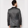 Klassischer Stil mit Schlitz hinten und einem Knopf, grauer Bräutigam-Smoking mit Schalkragen, Herrenanzüge für Hochzeit/Abschlussball/Abendessen, Trauzeugen-Blazer (Jacke + Hose + Krawatte) W287