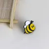 Gorąca wyprzedaż Śliczny Happy Bumblebee Honey Bee Hat Hat Pins Enamel Dekoracja szpilki na ubrania i torby