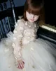 Custom New Flower Girl Dresses 3D Fleurs Bow Sash Enfants Robes De Communion pour Enfants Manches Longues Fille Tulle Tutu Pageant Robe De Bal