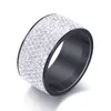 Titanium Aço inoxidável Banda de anel de diamante completo para homens e mulheres Casal 2023 Novo em gelado personalizado amantes negros brancos de casamento anéis de correspondência Presentes por atacado