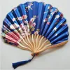Handhållna fläktar Silk Bamboo Folding Fläktar Handhållen Vikad Fläkt Kinesisk stil för kyrka Bröllopsgåva Vintage heminredning