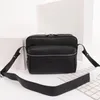 Mens axelväskor Designers Messenger Bag Famous Trip Väskor Portfölj Crossbody Good Quality Brand L0g0