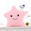 LED Flash Light Hold Pillow Fem Star Dock Plush Djur Fyllda Leksaker 40cm Belysning Present Barn Julklapp Fylld Plush Toy