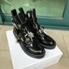 Hot Sale-Nyaste Högkvalitativa Stövlar Kvinnor Casual Metal Buckle Ankel Kvinnor Martin Stövlar Casual Patent Läder Western Boots British Style