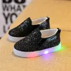 Buty dziecięce Sneakers Kids 2019 Nowe Dzieci Pyszne Buty Koreańskie Cekiny LED Jasne światła dla dzieci Unisex Casual Buty Fashion Housear